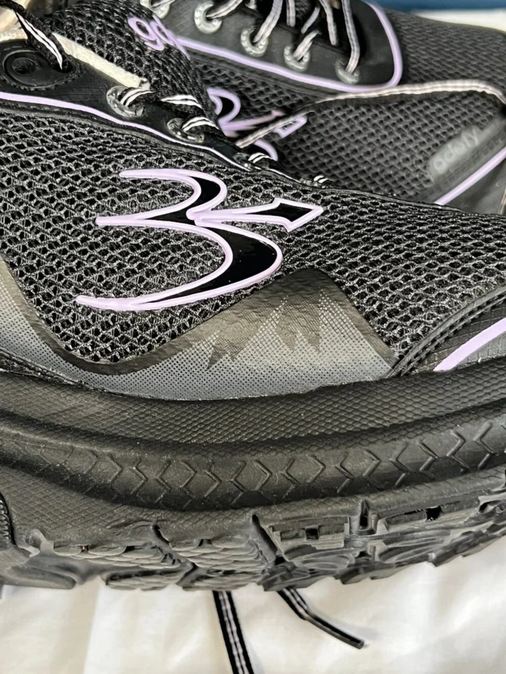 Gravity Defyer Women’s Shoe Black With Lilac Trim Size 9.5
